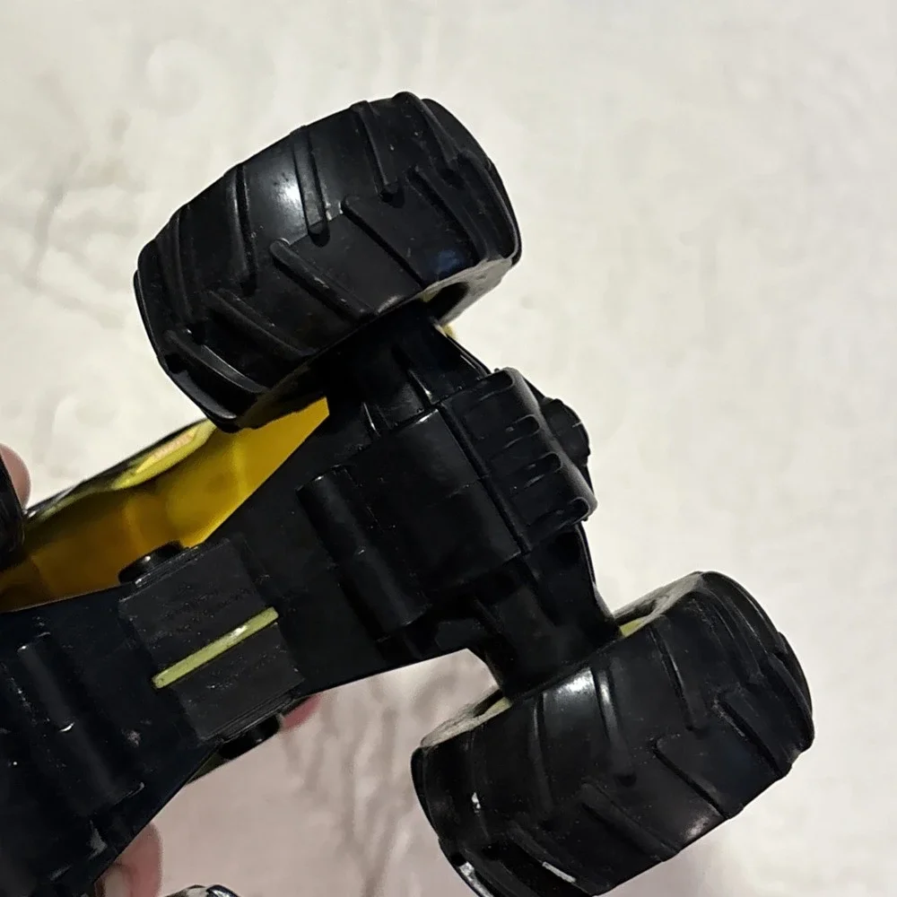 Hot Wheels Monster Jam Wolverine Truck 1:64 Scale Marvel